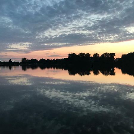 Premium Lake Lodges Chichester Exterior foto